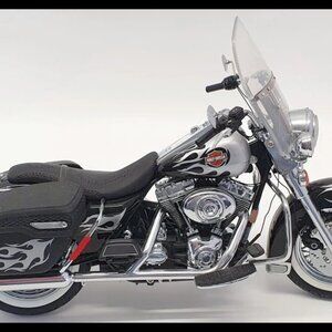 Franklin Mint 1/10 Scale Harley-Davidson Road King Road Rally Edition NIB